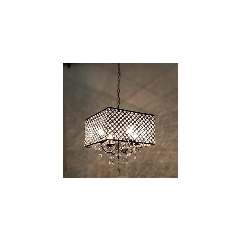 Lampadario classico tradizionale in metallo dipinto e cristallo