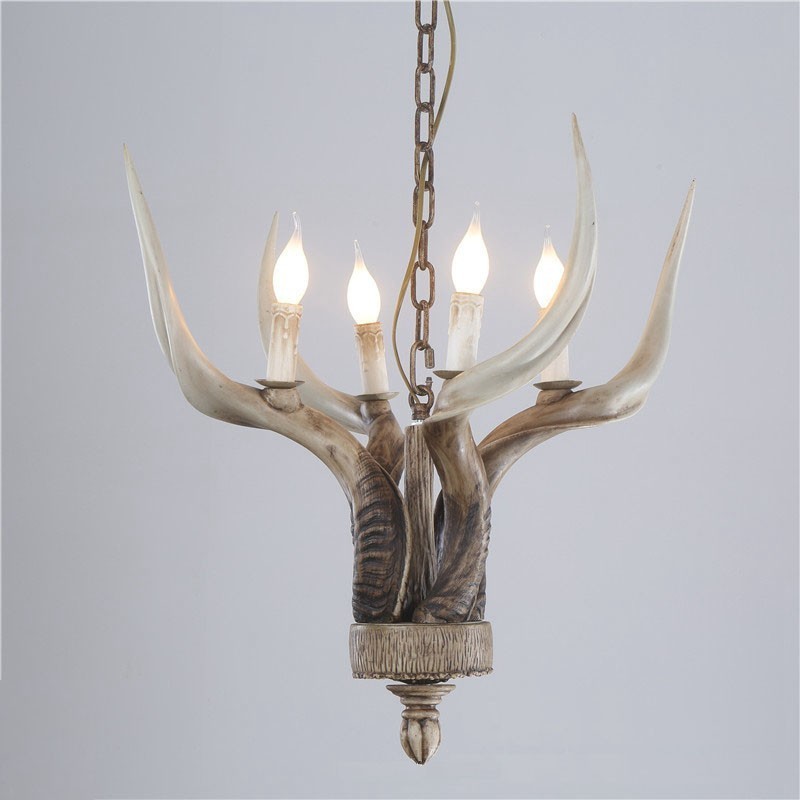 Lampadario rustico vintage a 4 luci con corna di cervo