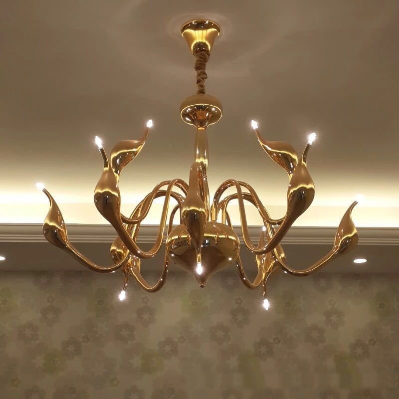 Lampadario a sospensione moderno in metallo dorato a forma di cigno, 12 luci