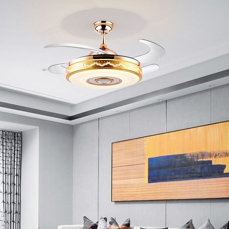 Ventilatore da soffitto moderno con luce LED e telecomando