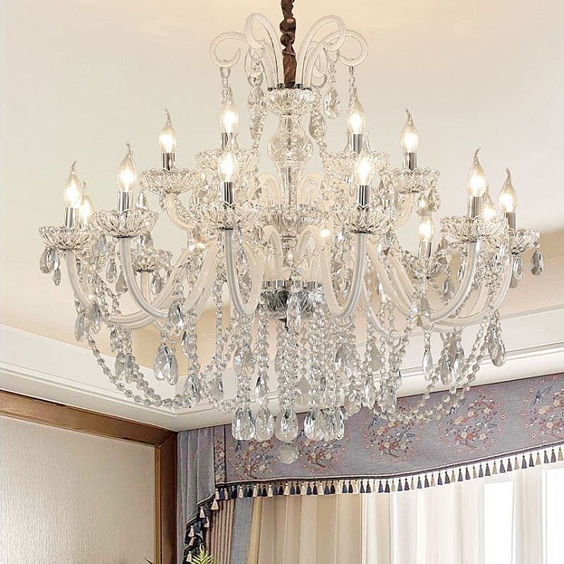 Grande lampadario europeo in cristallo bianco