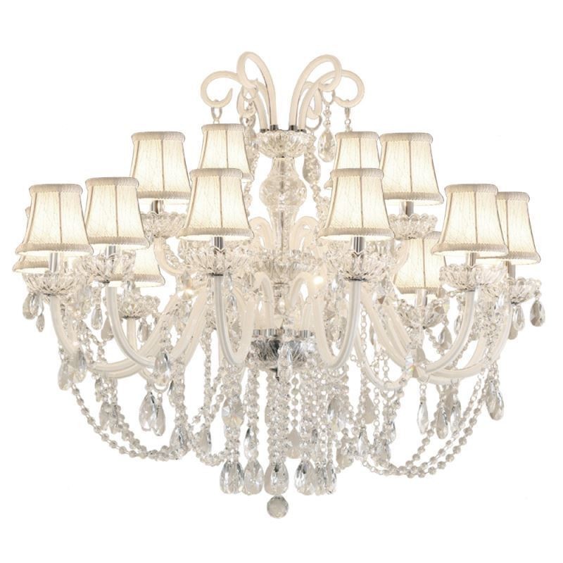 Grande lampadario europeo in cristallo bianco