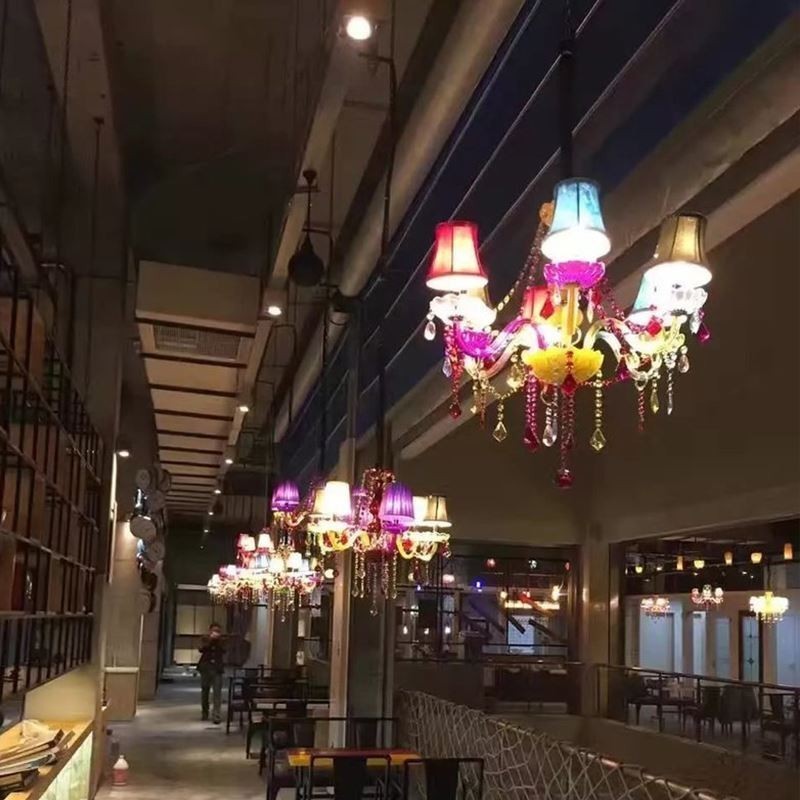 Grande lampadario in cristallo colorato stile europeo
