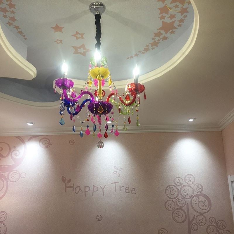 Grande lampadario in cristallo colorato stile europeo