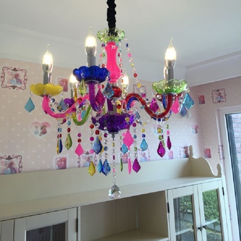 Grande lampadario in cristallo colorato stile europeo