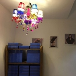 Grande lampadario in cristallo colorato stile europeo