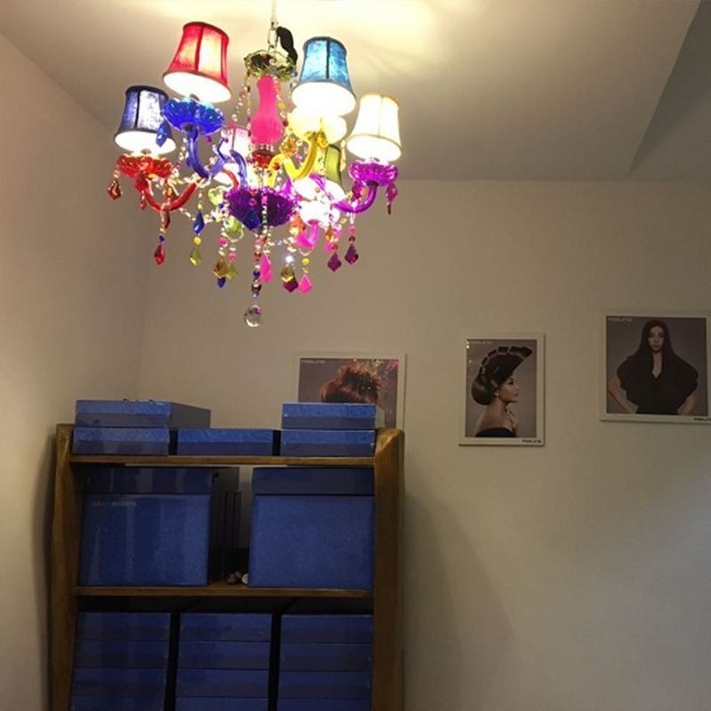 Grande lampadario in cristallo colorato stile europeo