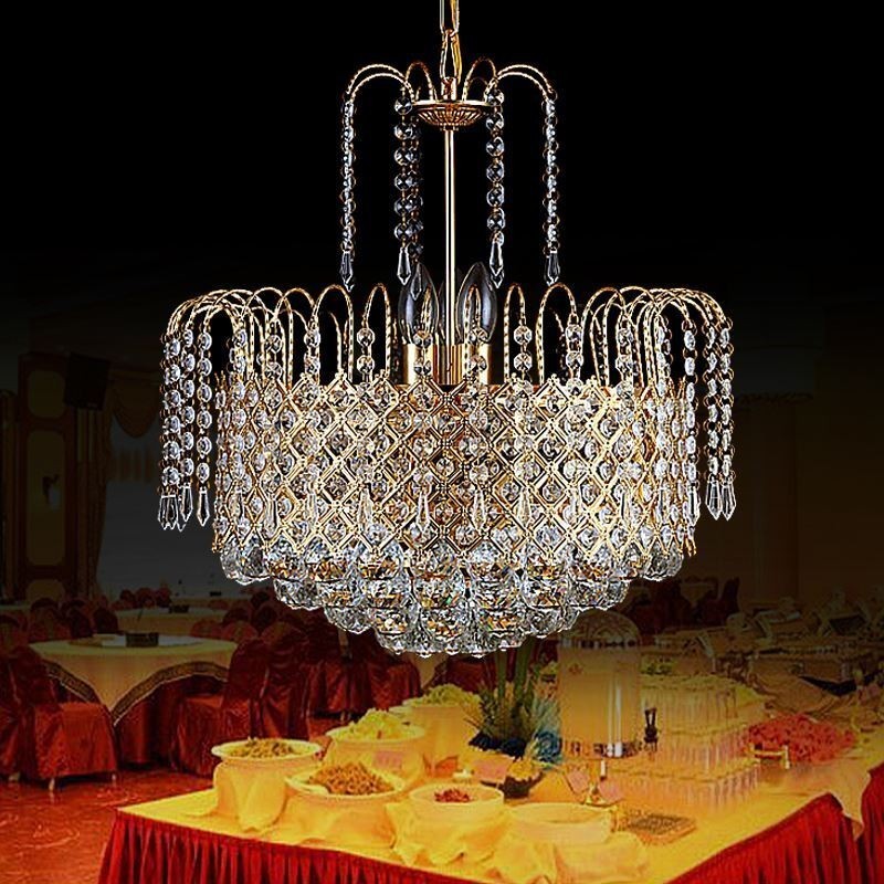 Lampadario a sospensione in cristallo moderno ed elegante