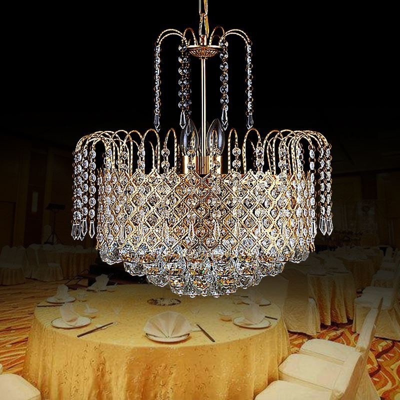 Lampadario a sospensione in cristallo moderno ed elegante