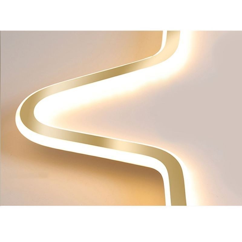 Plafoniera LED a stella dorata a filo Creative Star 50×6 cm