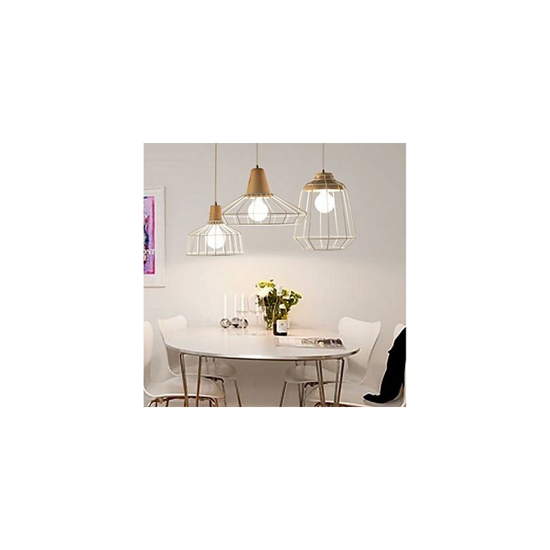 Lampadario mini in metallo bianco con decorazioni in legno o bambù