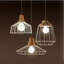 Lampadario mini in metallo bianco con decorazioni in legno o bambù