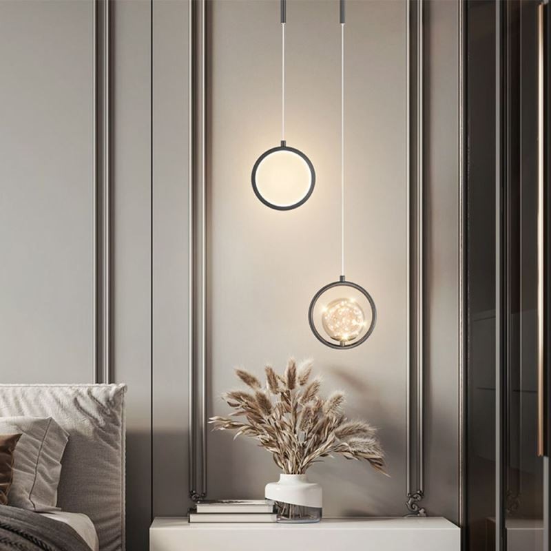 Lampada a sospensione moderna a forma di sfera con anello rotondo
