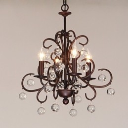 Lampadario classico tradizionale in metallo dipinto e cristallo