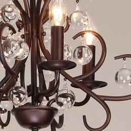 Lampadario classico tradizionale in metallo dipinto e cristallo