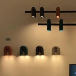 Lampada a sospensione in ferro battuto a forma di U con paralume girevole 90°