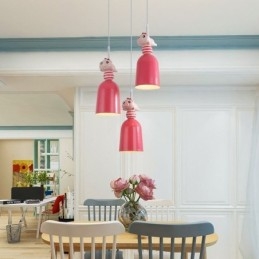 Lampada a sospensione in resina a forma di porcellino rosa