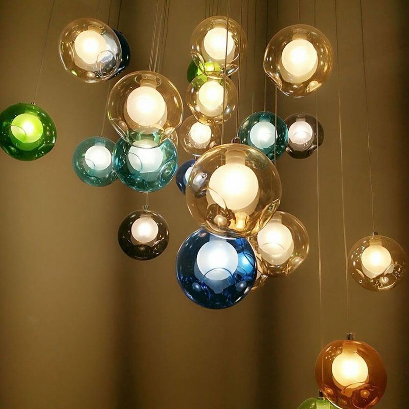 Lampadario moderno a sfere di vetro colorato