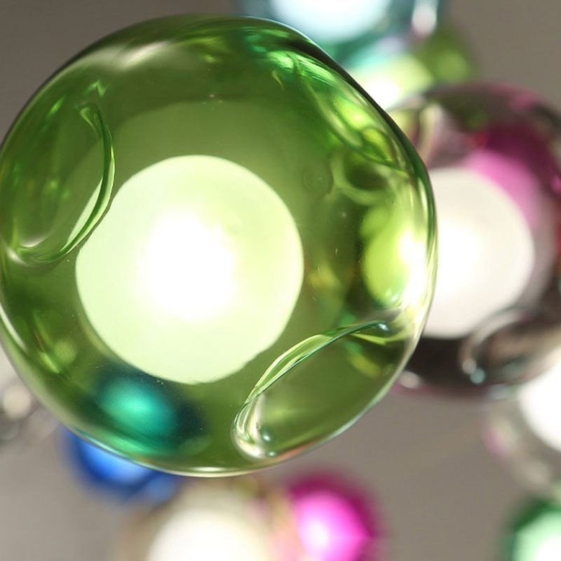 Lampadario moderno a sfere di vetro colorato