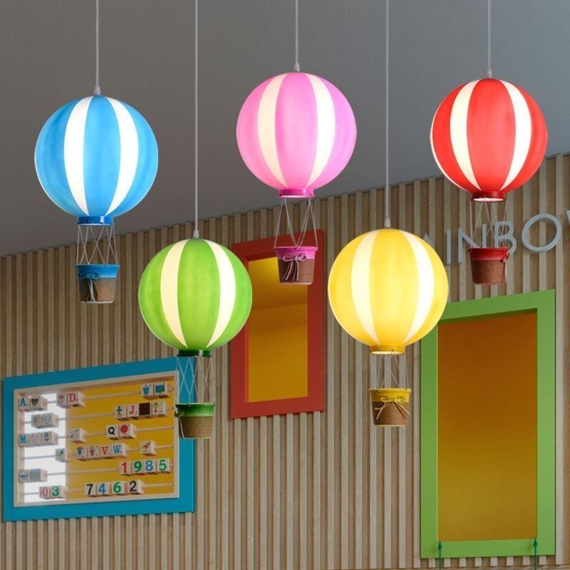 Lampada a sospensione a palloncino colorata con decorazione in acrilico