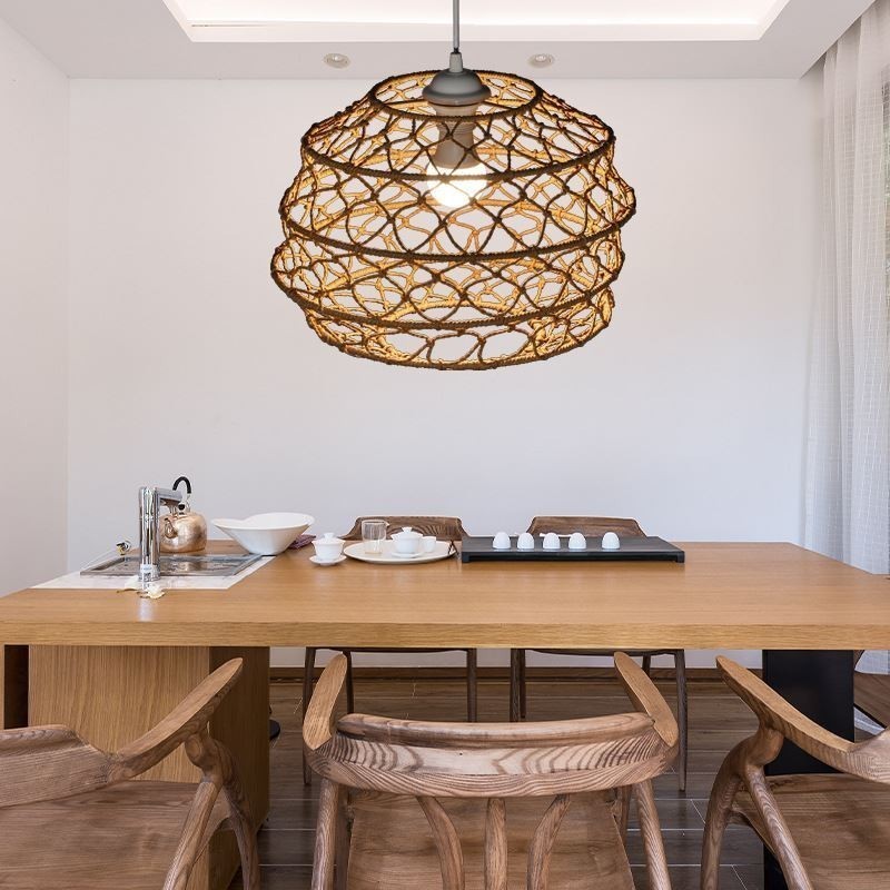 Lampada a sospensione rustica in rattan con paralume pieghevole