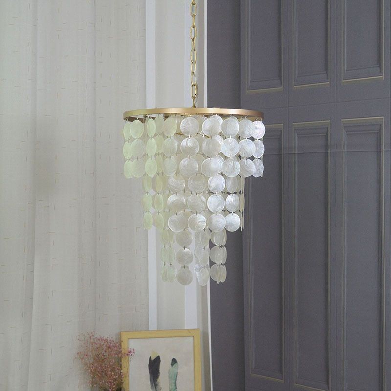 Lampada a sospensione contemporanea a conchiglia