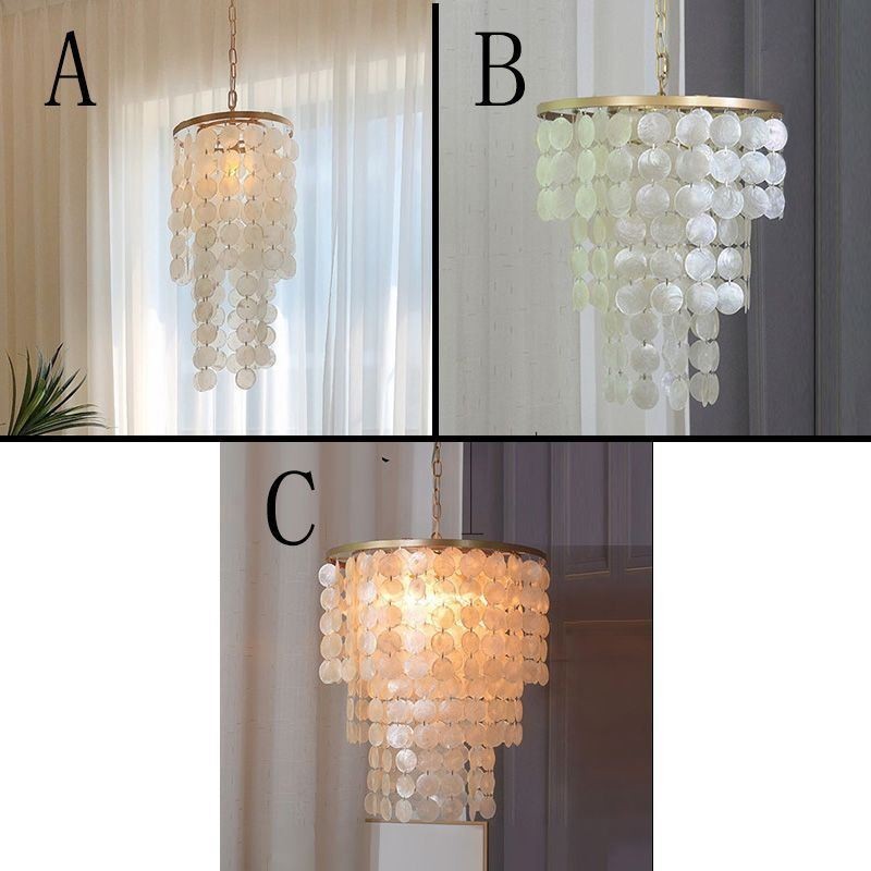 Lampada a sospensione contemporanea a conchiglia