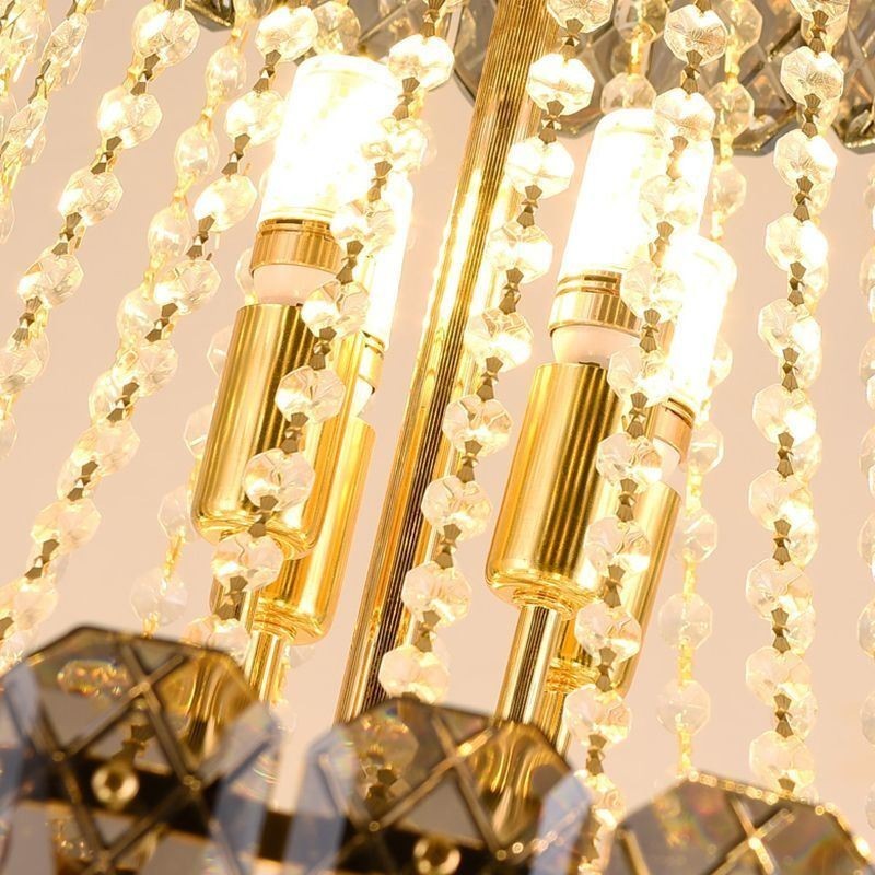 Lampada a sospensione in cristallo conica moderna ed elegante