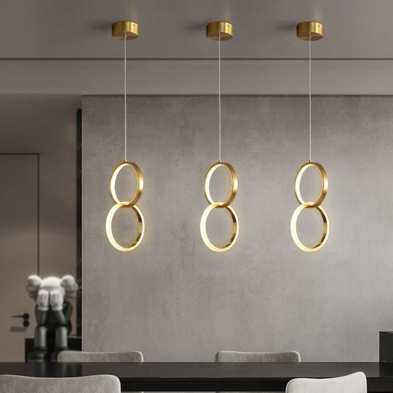 Lampada a sospensione LED con anelli in ottone e paralume in acrilico