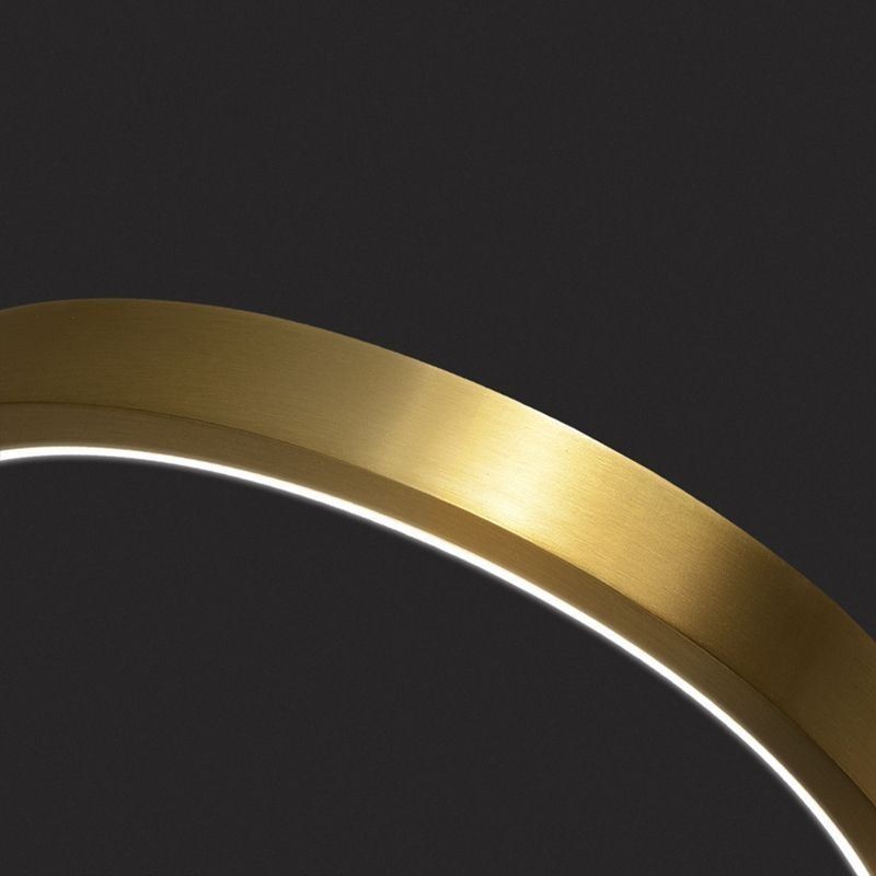 Lampada a sospensione LED con anelli in ottone e paralume in acrilico
