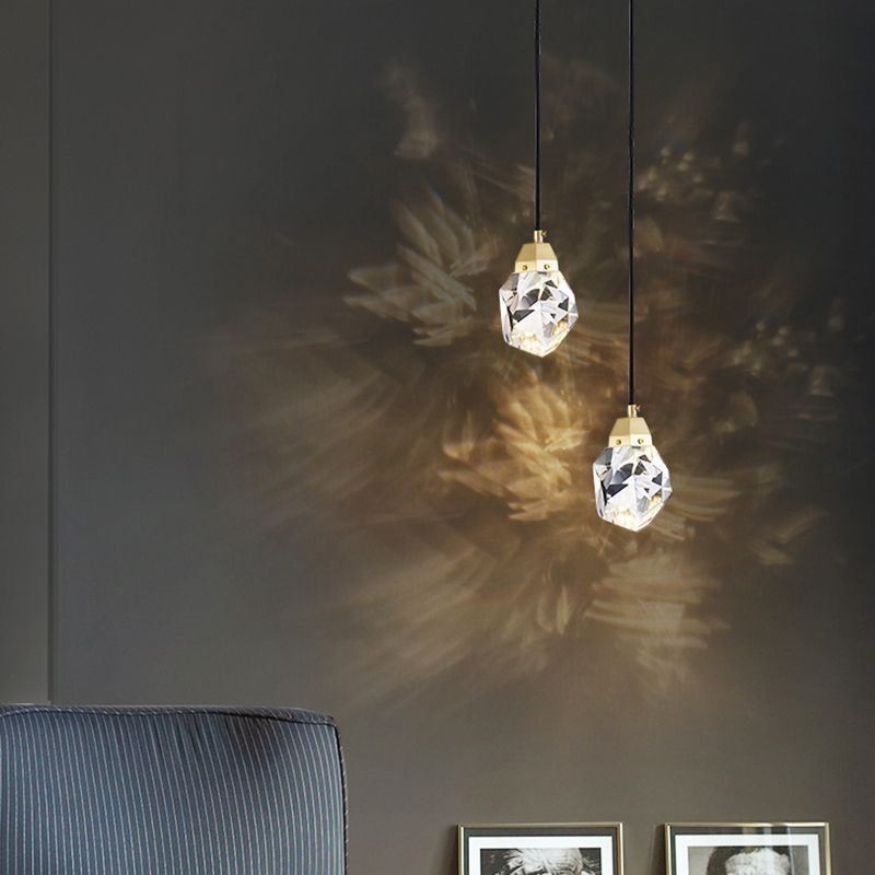Lampada a sospensione LED semplice con sfera in cristallo e ottone