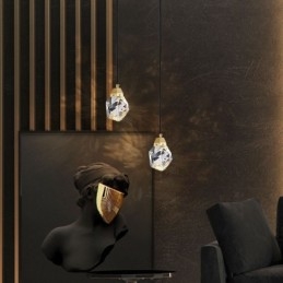 Lampada a sospensione LED semplice con sfera in cristallo e ottone