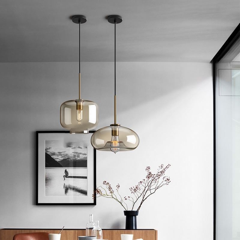 Lampada a sospensione minimalista in vetro color cognac