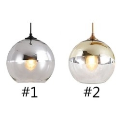 Lampada a sospensione in ferro e vetro con globo