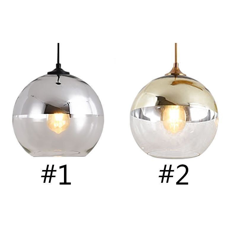 Lampada a sospensione in ferro e vetro con globo decorativo