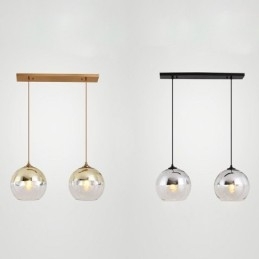 Lampada a sospensione in ferro e vetro con globo decorativo