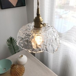 Lampada a sospensione in vetro martellato e ottone
