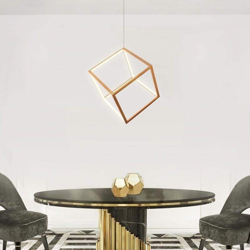 Lampada a sospensione geometrica dorata
