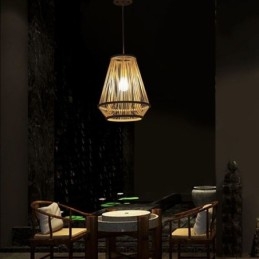 Lampada a sospensione in bambù intrecciato da comodino