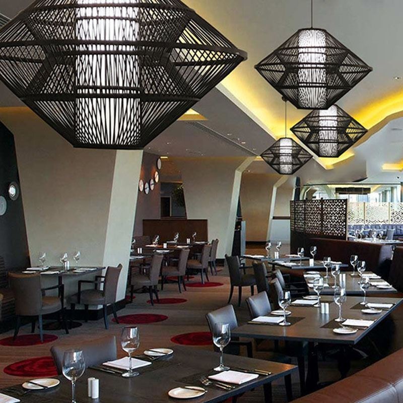 Lampada a sospensione in bambù design giroscopico