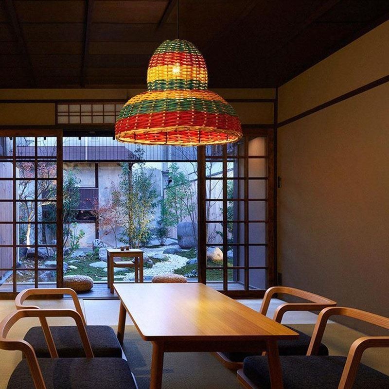 Lampada a sospensione in bambù e rattan intrecciato a mano con strisce colorate