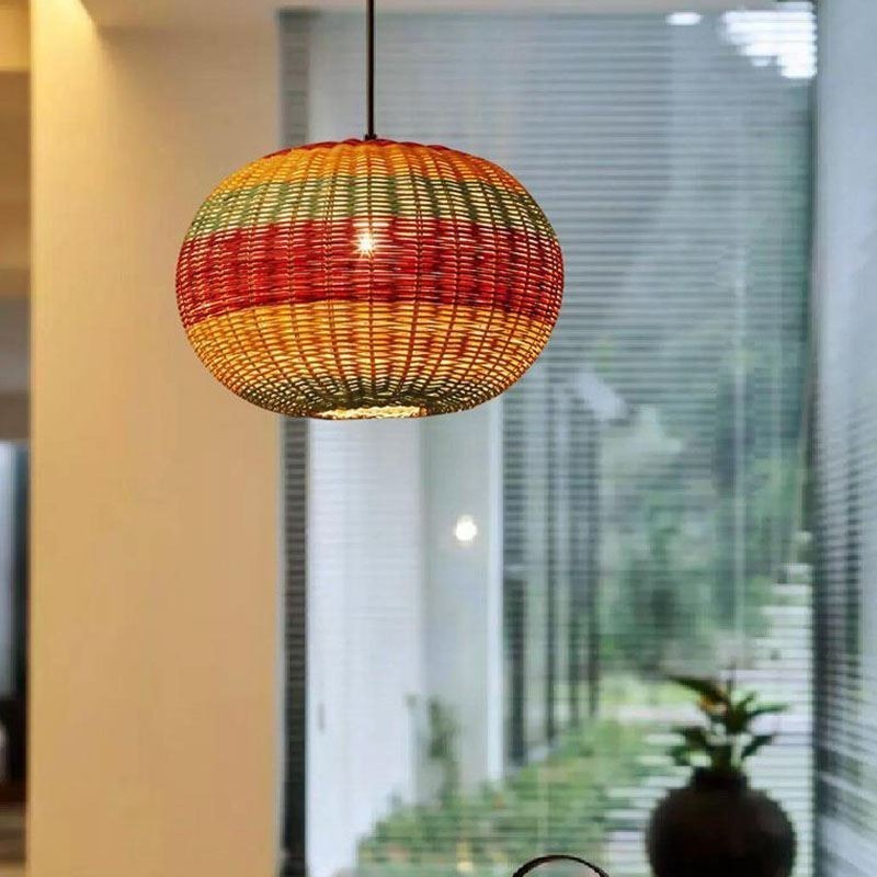 Lampada a sospensione in bambù e rattan intrecciato a mano con strisce colorate