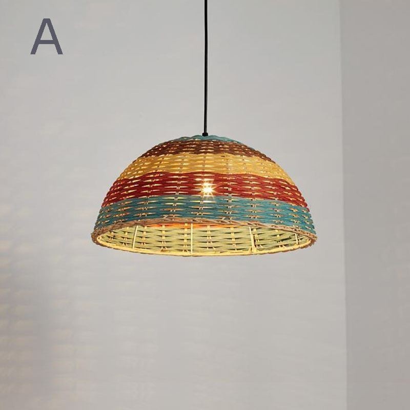 Lampada a sospensione in bambù e rattan intrecciato a mano con strisce colorate