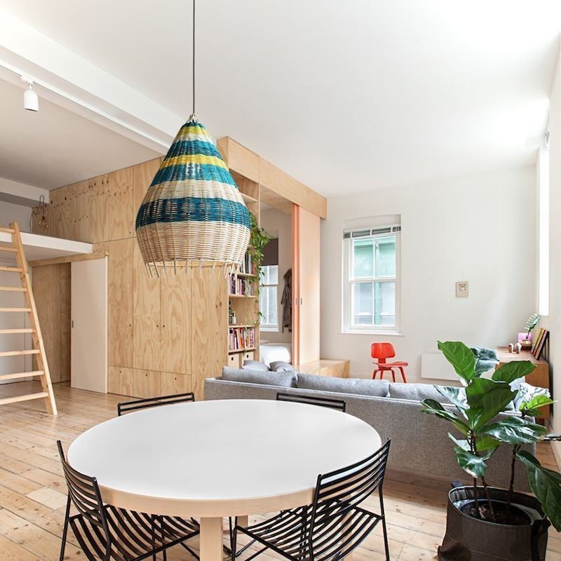 Lampada a sospensione in bambù e rattan intrecciato a mano a strisce