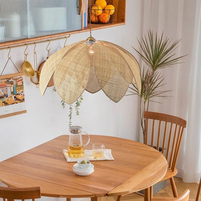 Lampada a sospensione in rattan Lotus Cafe, paralume in bambù e glicine, cavo regolabile 100 cm