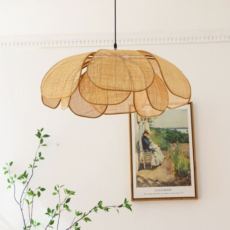 Lampada a sospensione in rattan intrecciato a mano Petal Wabi Sabi