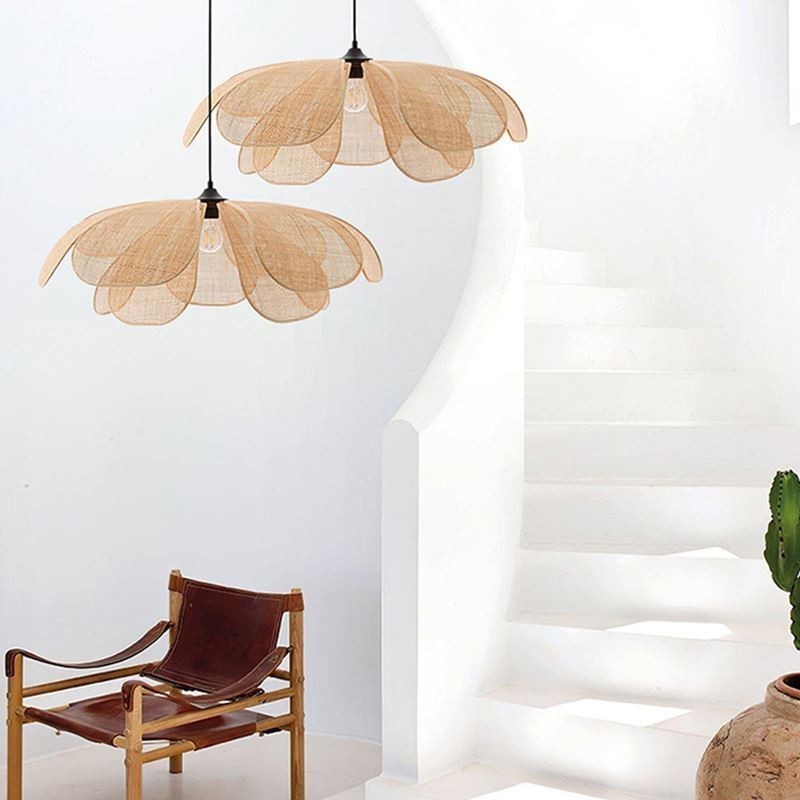Lampada a sospensione in rattan intrecciato a mano Petal Wabi Sabi