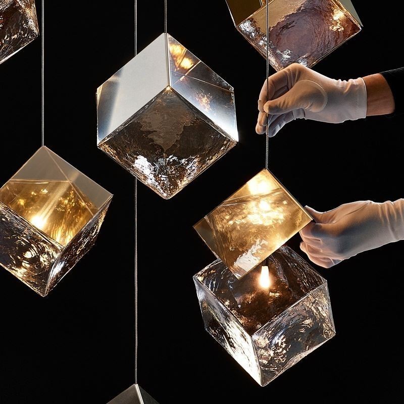 Lampada a sospensione in vetro creativa con paralume e dettagli in metallo