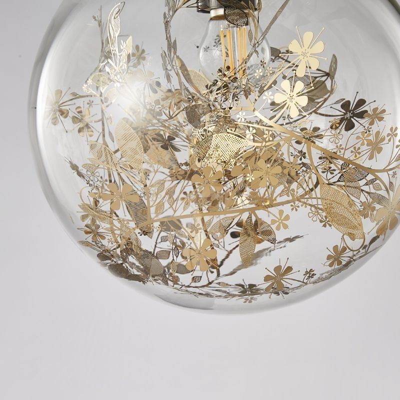 Lampada a sospensione in vetro a sfera con foglie natalizie, ottone, 25 x 25 cm