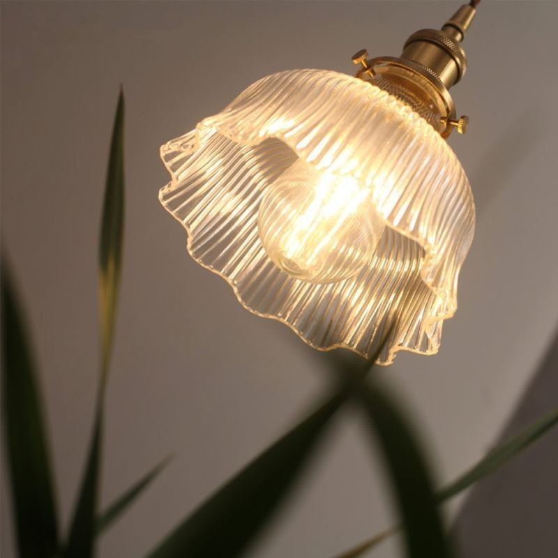 Lampada a sospensione grande a cupola in vetro trasparente rigato con supporto in ottone e interruttore a torsione